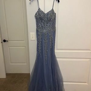 Worn once 
Fits girls height 5ft - 5’6ft 
Jovani size 4